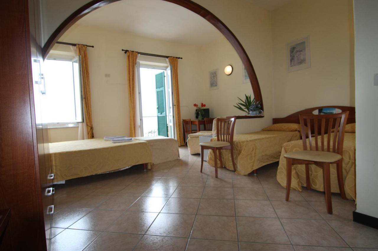 Viviani Raffaella Hotel Монтеросо ал Маре Екстериор снимка