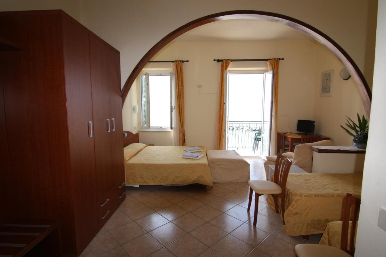 Viviani Raffaella Hotel Монтеросо ал Маре Екстериор снимка