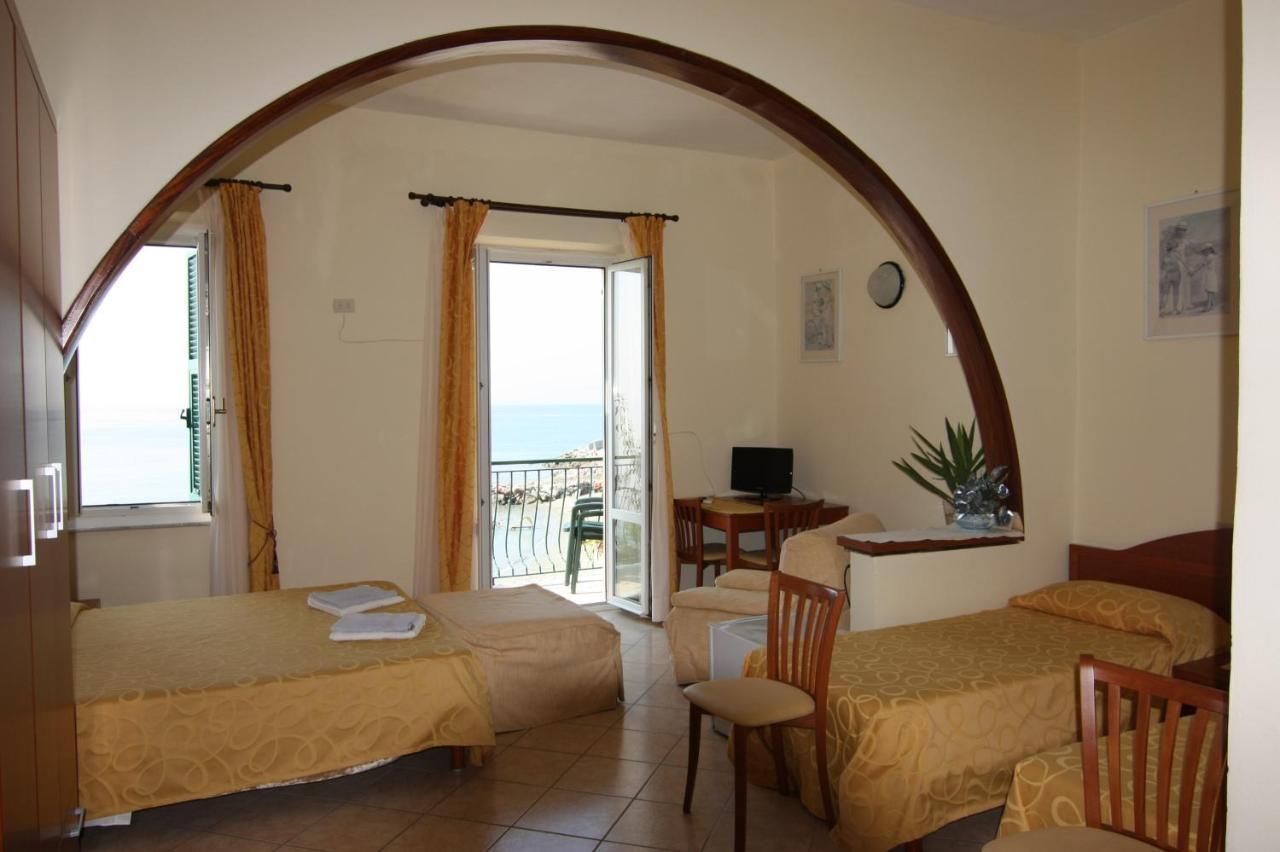 Viviani Raffaella Hotel Монтеросо ал Маре Екстериор снимка