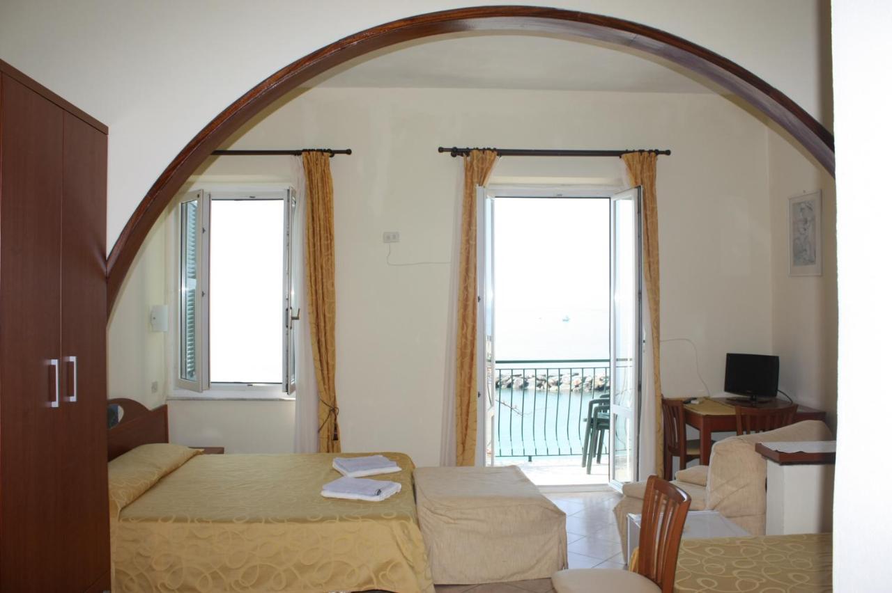 Viviani Raffaella Hotel Монтеросо ал Маре Екстериор снимка