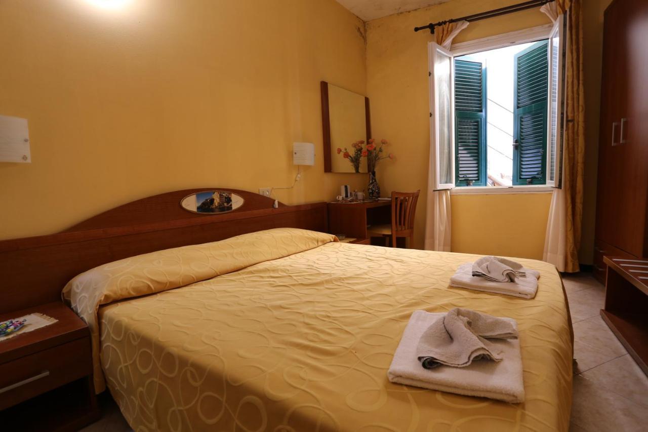 Viviani Raffaella Hotel Монтеросо ал Маре Екстериор снимка