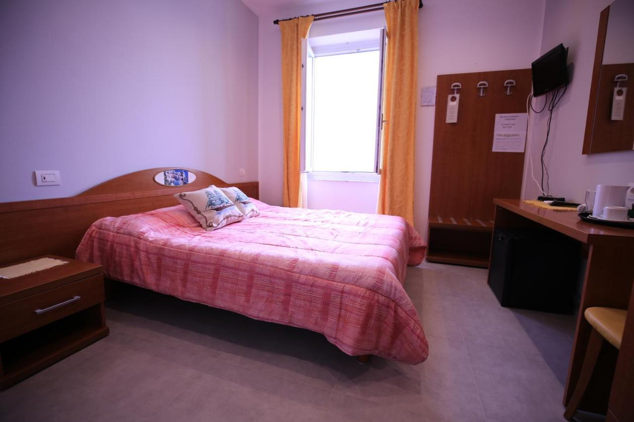 Viviani Raffaella Hotel Монтеросо ал Маре Екстериор снимка
