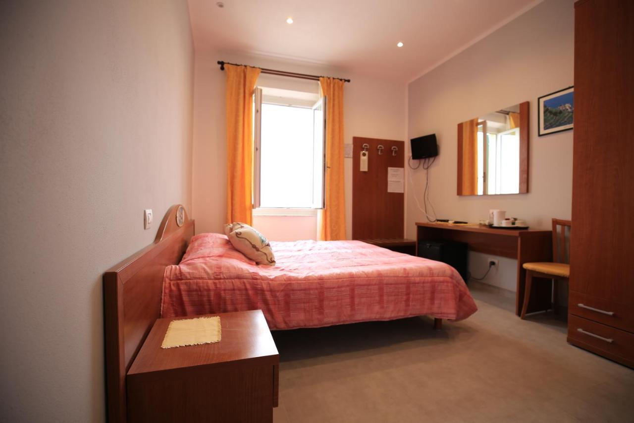 Viviani Raffaella Hotel Монтеросо ал Маре Екстериор снимка