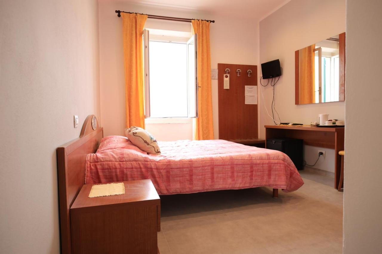 Viviani Raffaella Hotel Монтеросо ал Маре Екстериор снимка