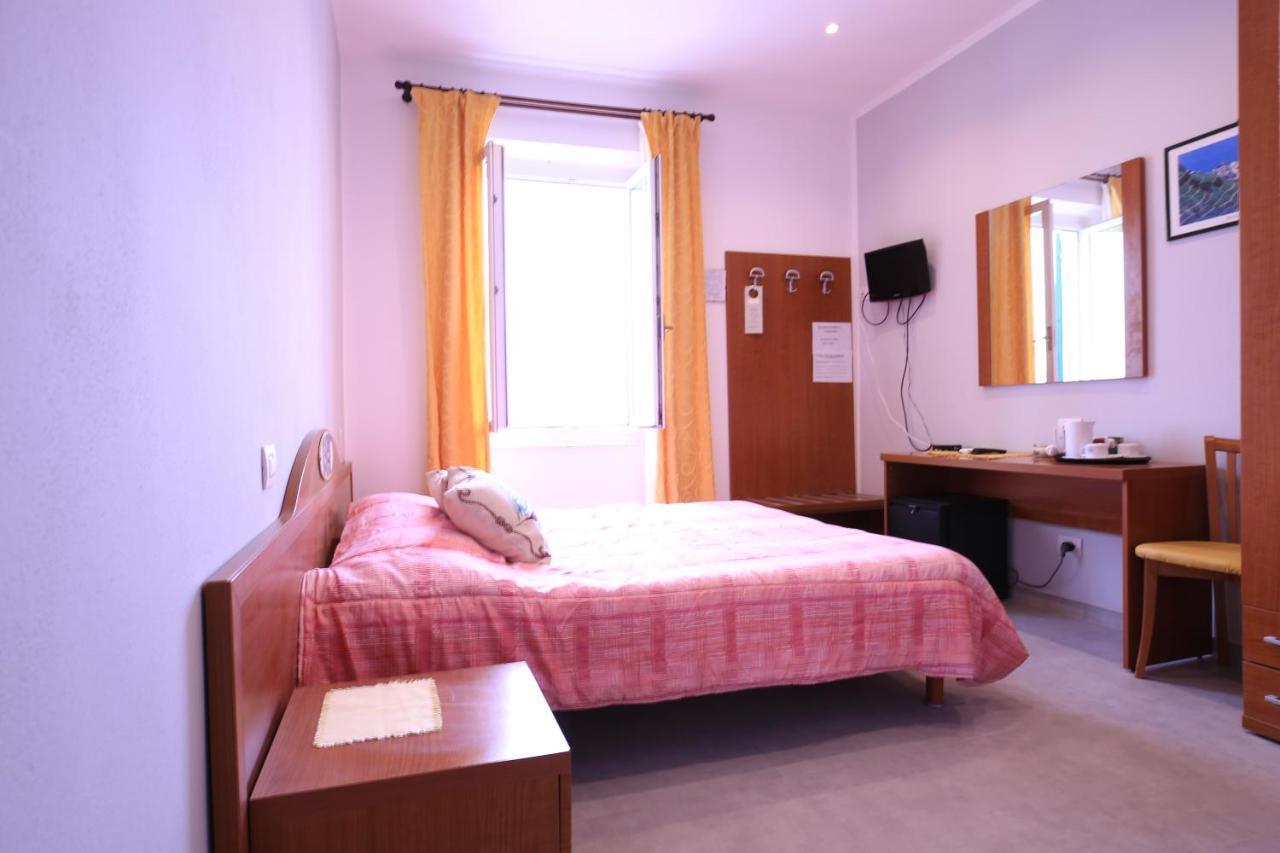Viviani Raffaella Hotel Монтеросо ал Маре Екстериор снимка