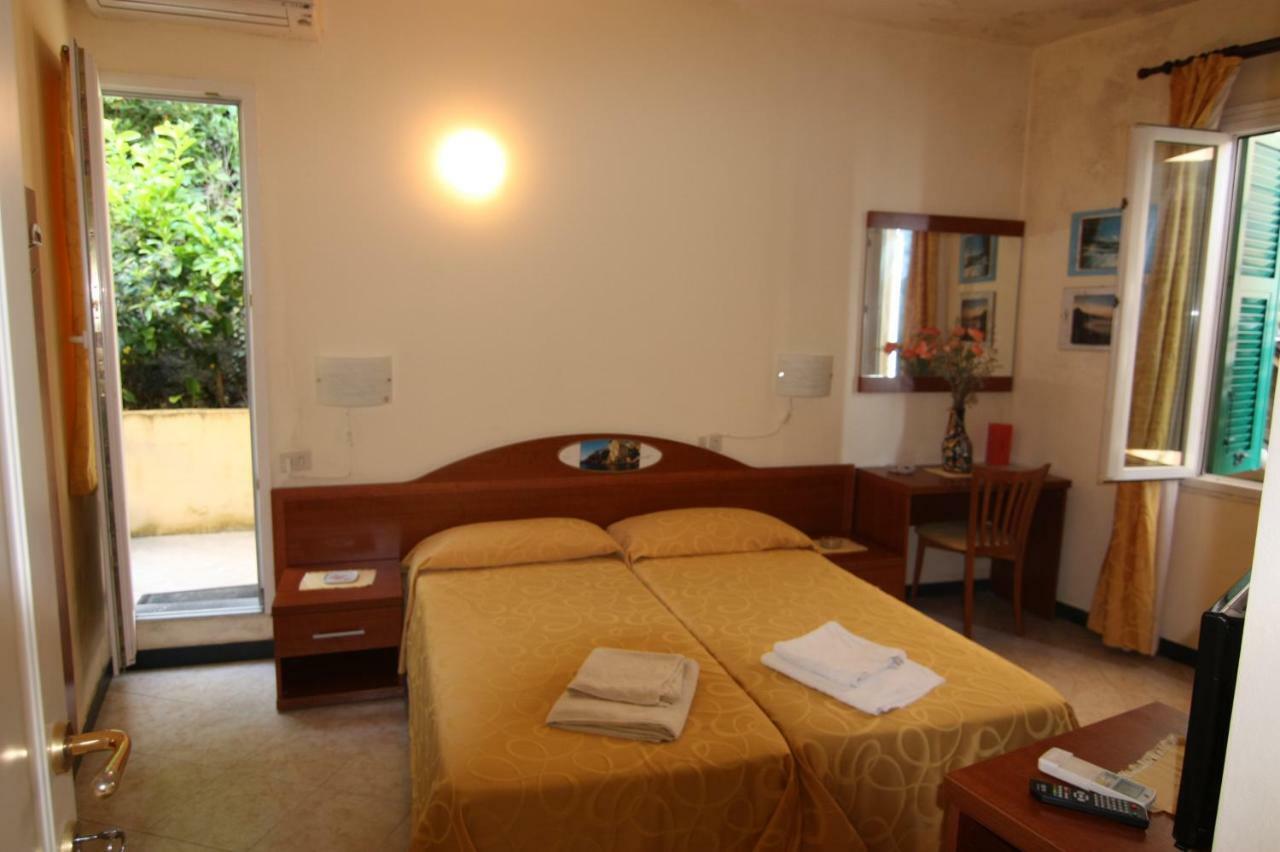 Viviani Raffaella Hotel Монтеросо ал Маре Екстериор снимка