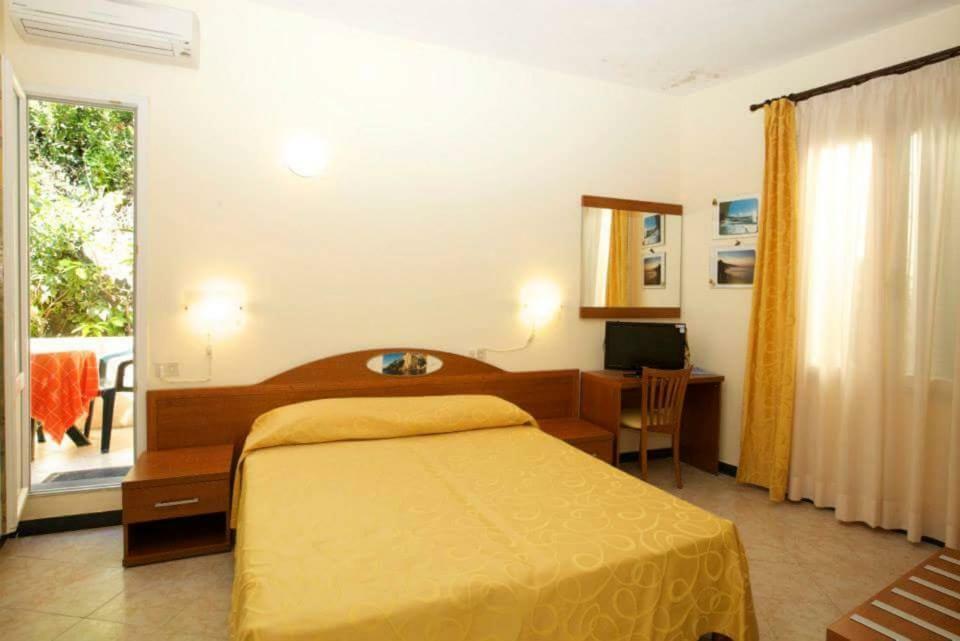 Viviani Raffaella Hotel Монтеросо ал Маре Екстериор снимка
