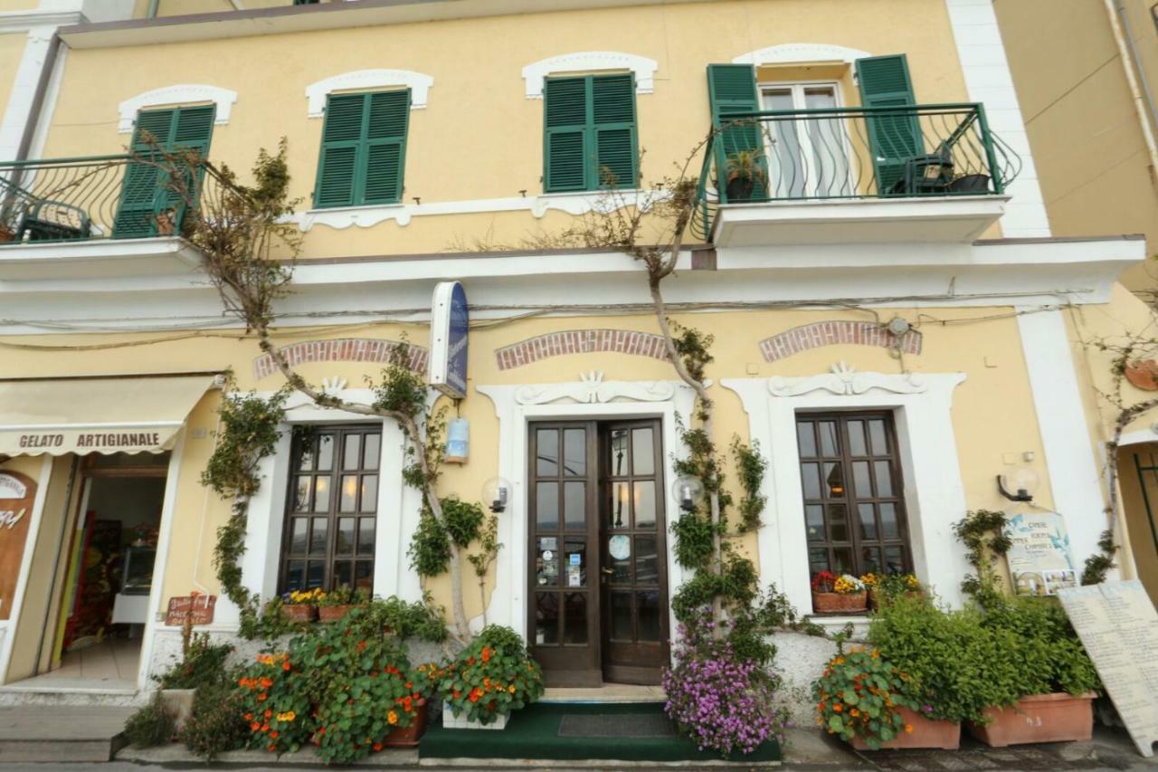 Viviani Raffaella Hotel Монтеросо ал Маре Екстериор снимка