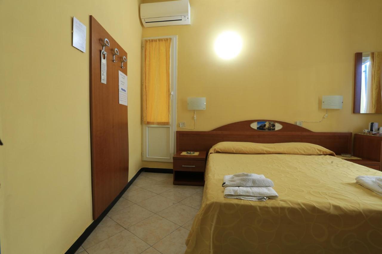 Viviani Raffaella Hotel Монтеросо ал Маре Екстериор снимка